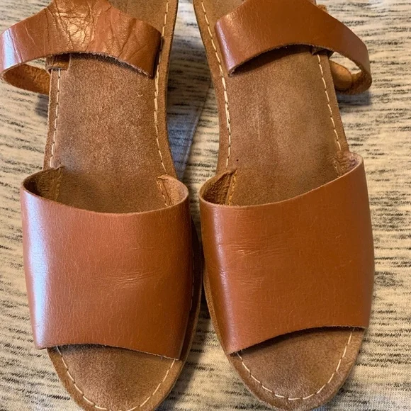 Urban Outfitters Leather Sandals 🌸 - Picture 2 of 9